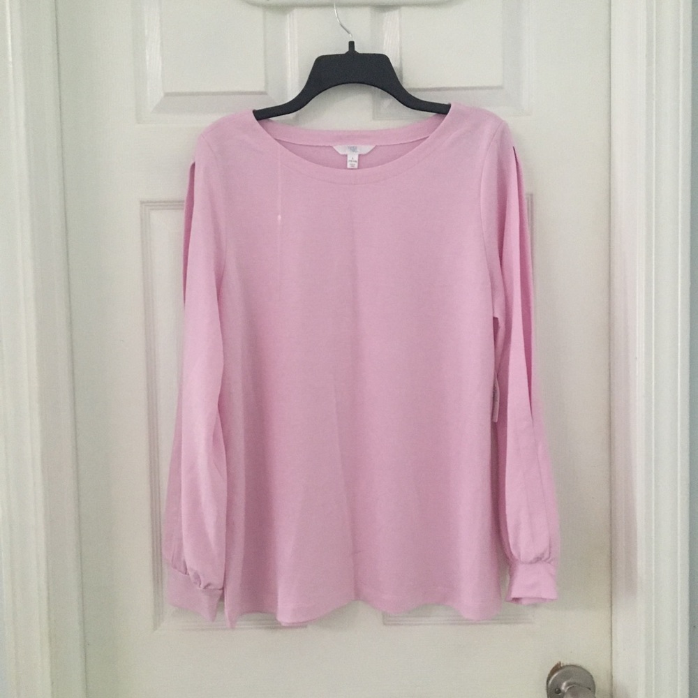 🍊#1 Long sleeve shirt with slit open sleeves.